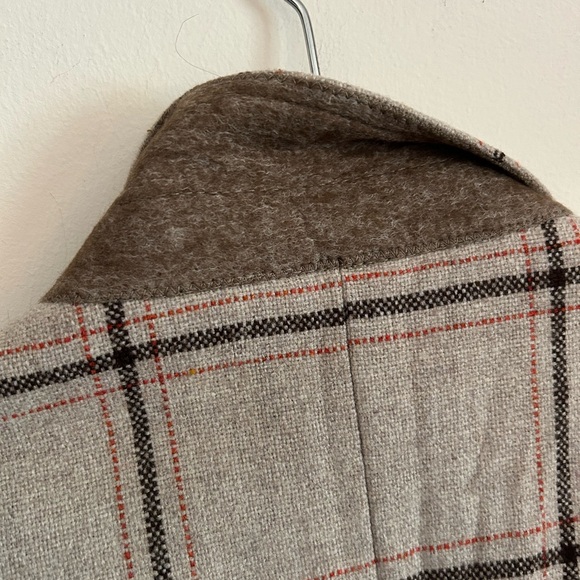 French wool blazer fits like a ladies 8 - Picture 9 of 12